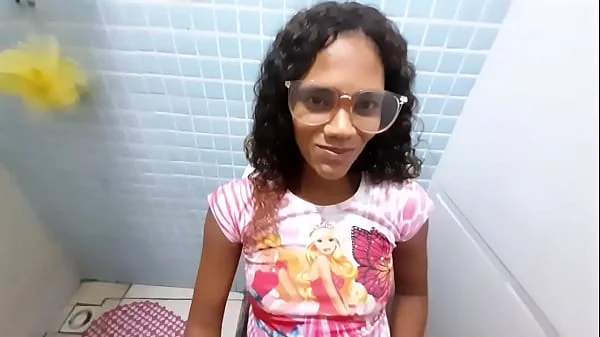 Minha pequena e tímida enteada no banheiro - teen